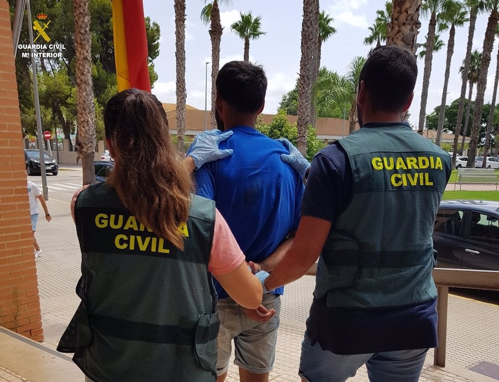 Dos detinguts acusats d’agredir un jove durant les festes de Guadassuar