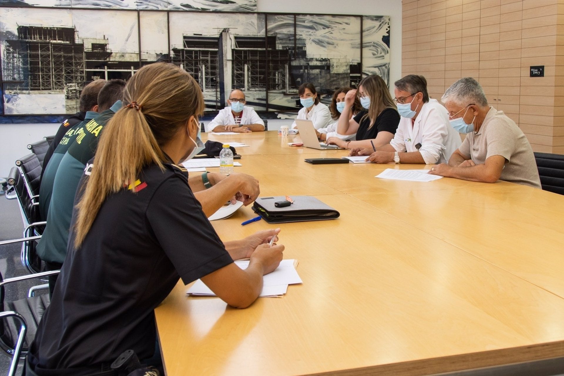 El servei d’urgències de Dénia atén una desena de casos de punxades a dones joves durant el cap de setmana