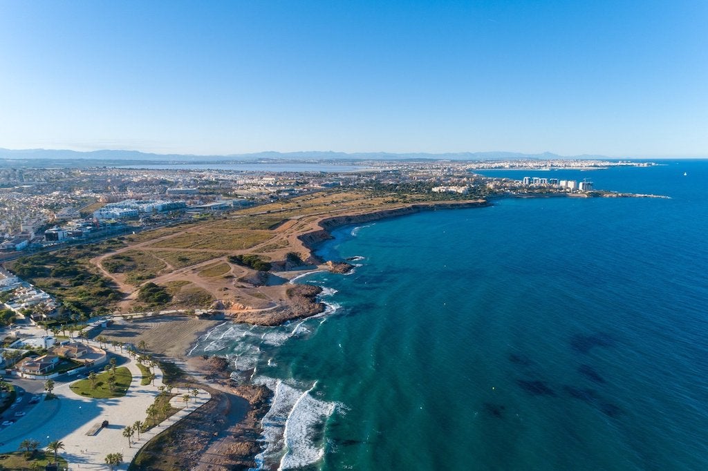 Cala Mosca, a Oriola, és una de les platges que s'han hagut de tancar per contaminació el juliol | EP