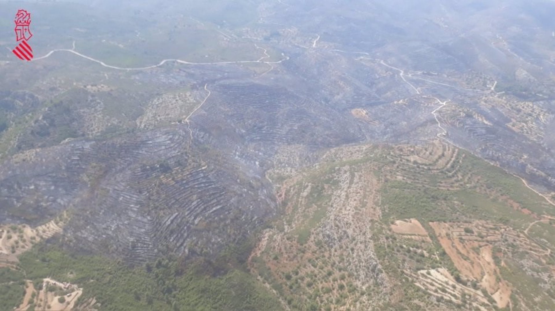 Vista aèrea sobre l'incendi forestal de Les Useres, a l'Alcalatén