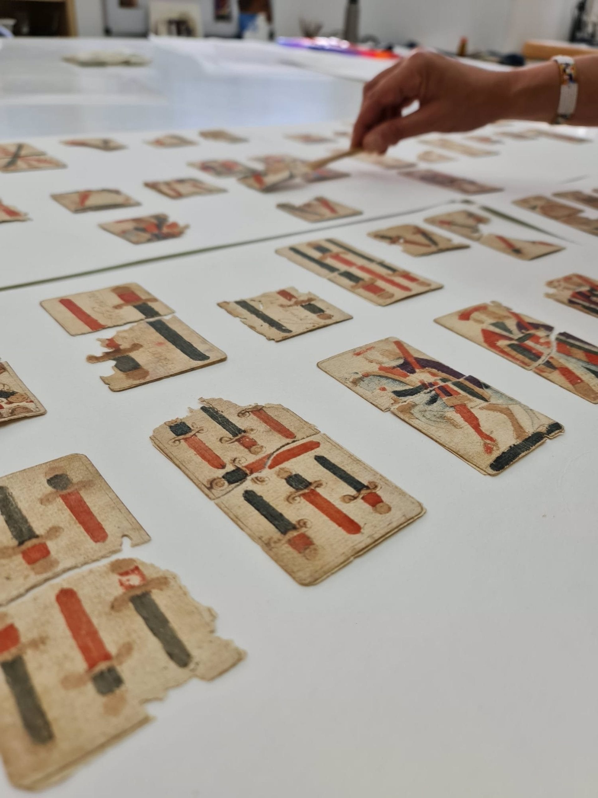 Restauren una baralla de cartes del segle XVII al Convent de Sant Francesc de Morella