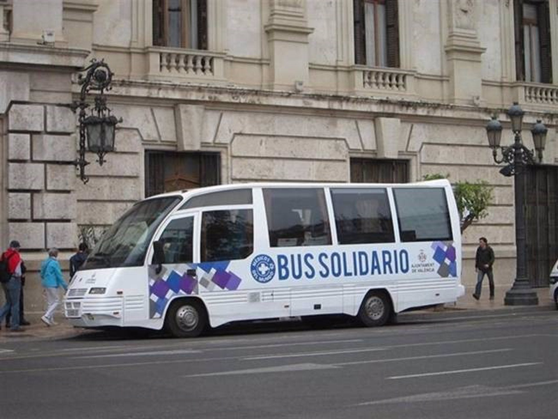 El Bus Solidari al centre de València