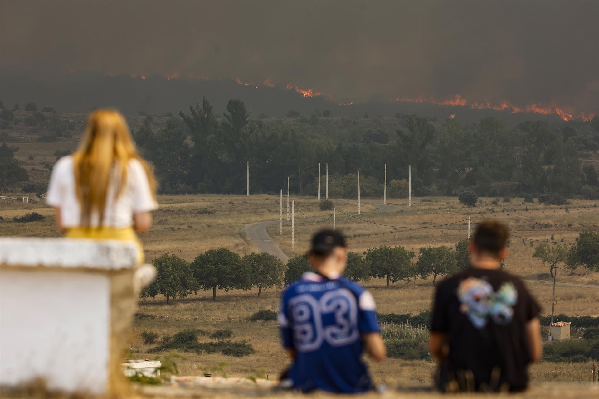 Incendi forestal a Begís vist des del municipi d'El Toro (Alt Palància)