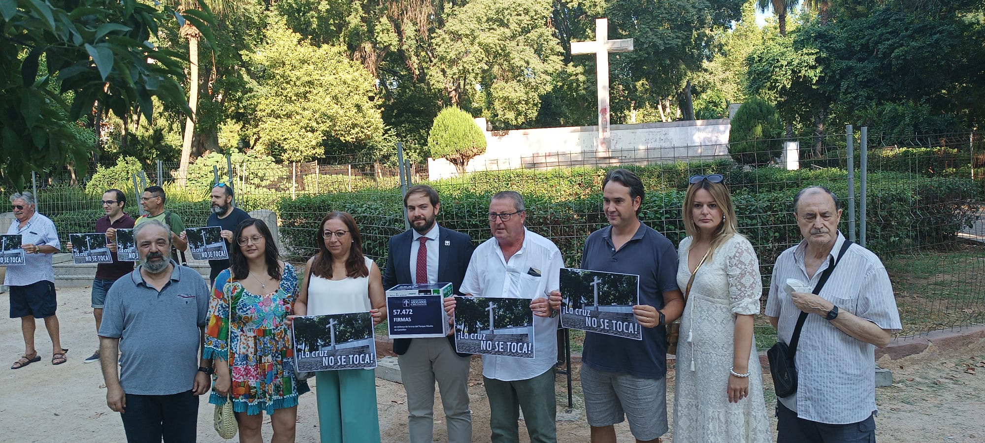 Castelló de la Plana retira la creu de Ribalta davant les protestes d’uns pocs nostàlgics de la dictadura