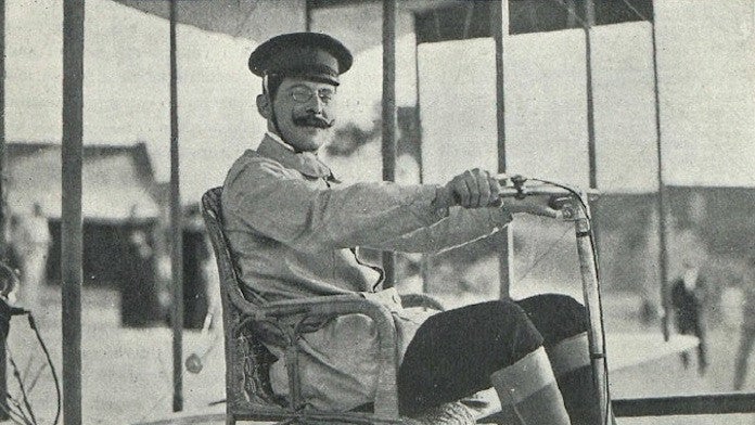 Tal dia com hui del 1909 Juan Olivert va dur a terme a Paterna el primer vol a motor d’Europa 