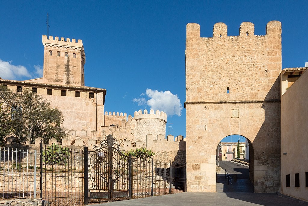 El portal de Llíria i el castell