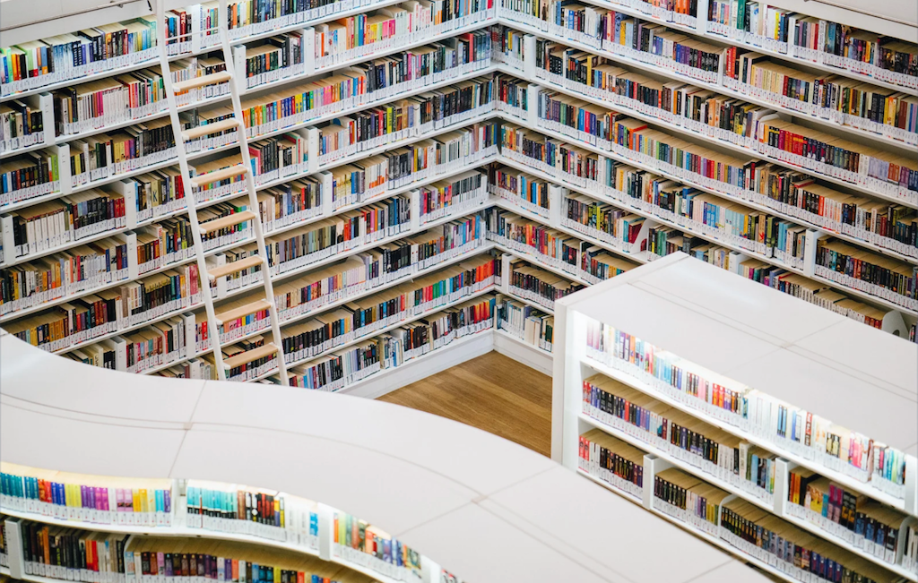 Cinema, contacontes, novel·la gràfica, viatges i molt més, a La Veu dels Llibres d’aquesta setmana