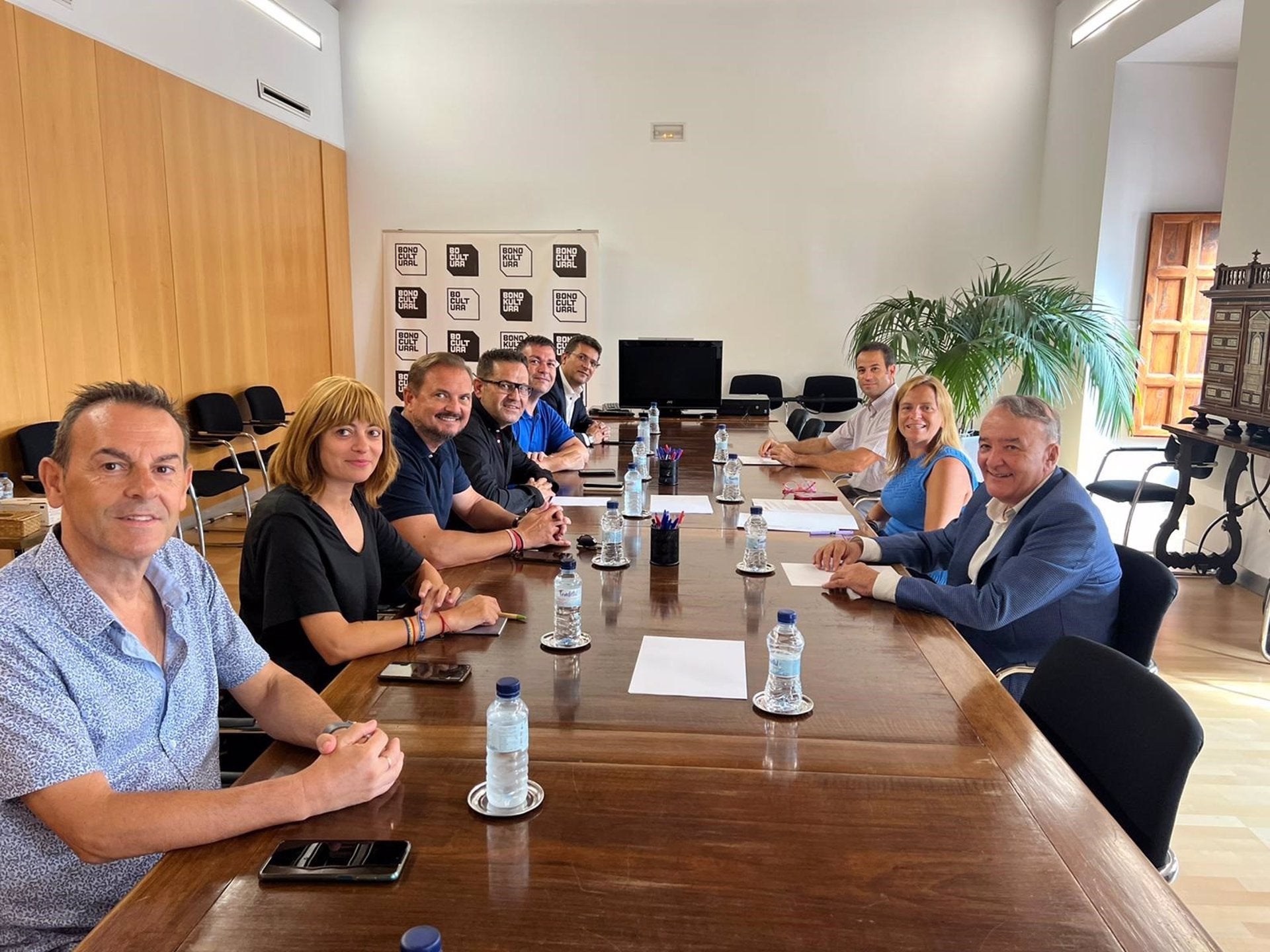 Municipis de l’Horta Sud i la Delegació del Govern espanyol parlen de soterrar les vies