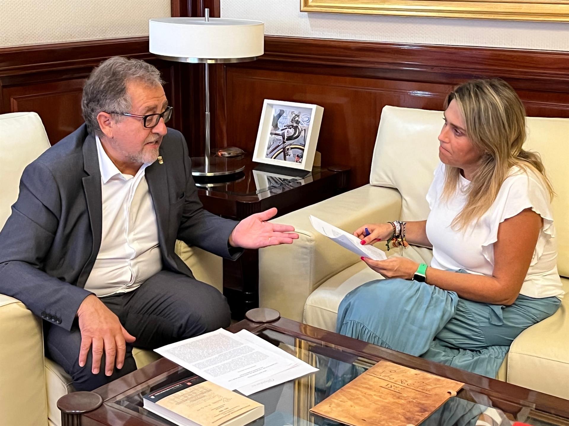 El president de la Diputació de Castelló, José Martí (PSPV) i la líder del PP a la província de Castelló, Marta Barrachina