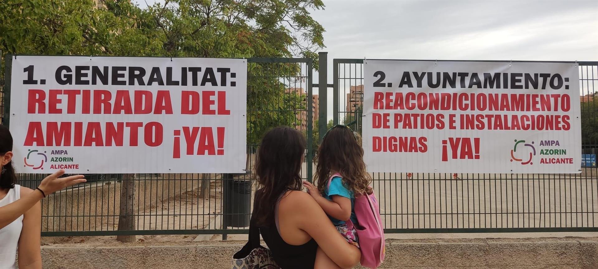 Mares i pares d’alumnes exigeixen infraestructures dignes en diversos col·legis d’Alacant