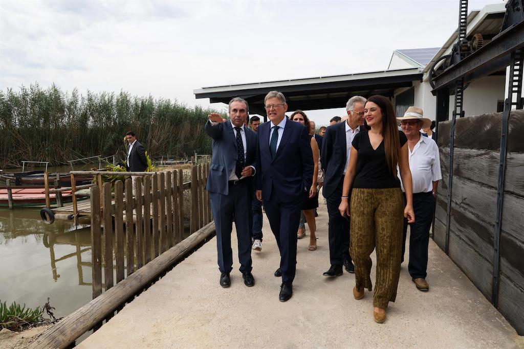 El president de la Generalitat, Ximo Puig, i la consellera d'Emergència Climàtica i Transició Ecològica, Mireia Mollà, a l'Albufera