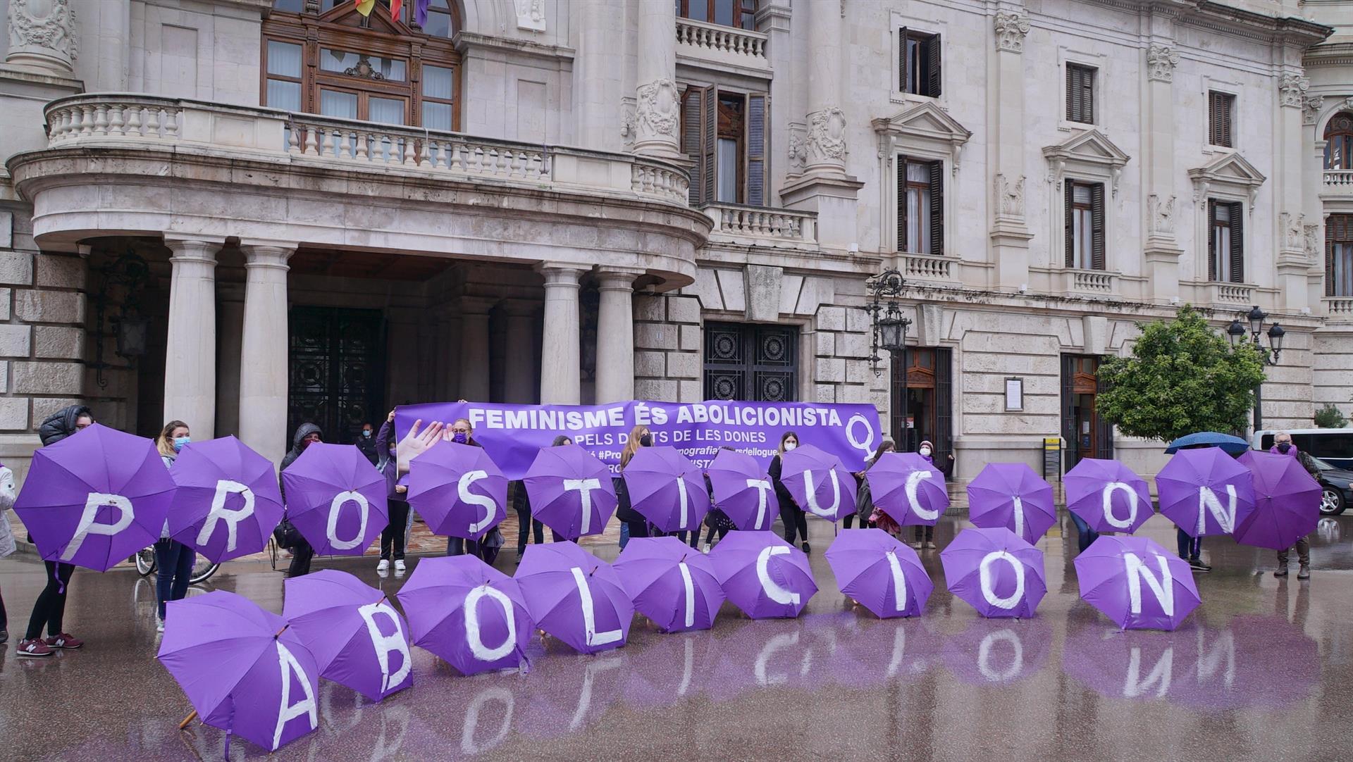 El Front Abolicionista protesta contra la prostitució i acusa la Generalitat de no prendre mesures