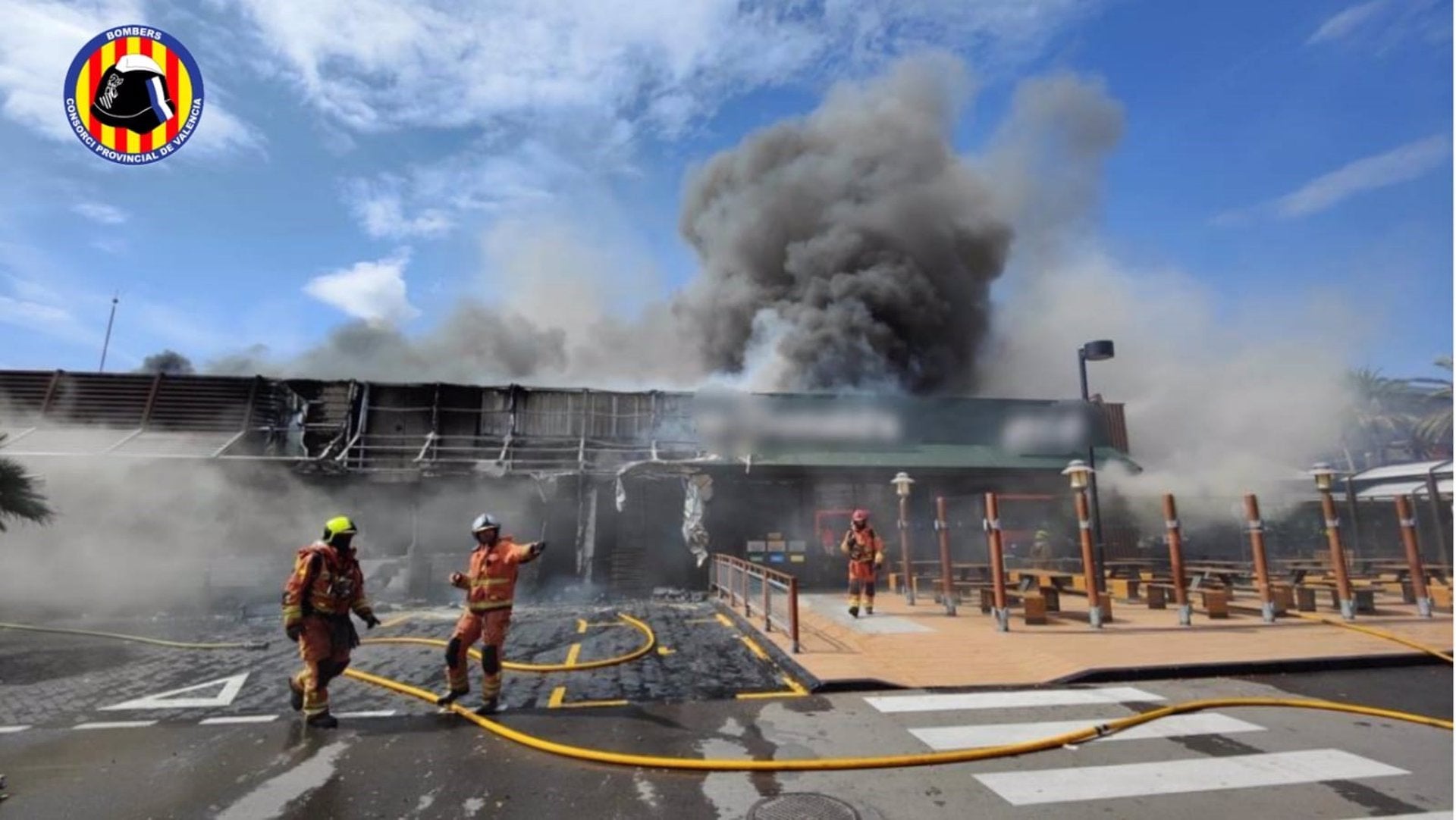 [Vídeo] Un incendi obliga a evacuar un restaurant al centre comercial Bonaire