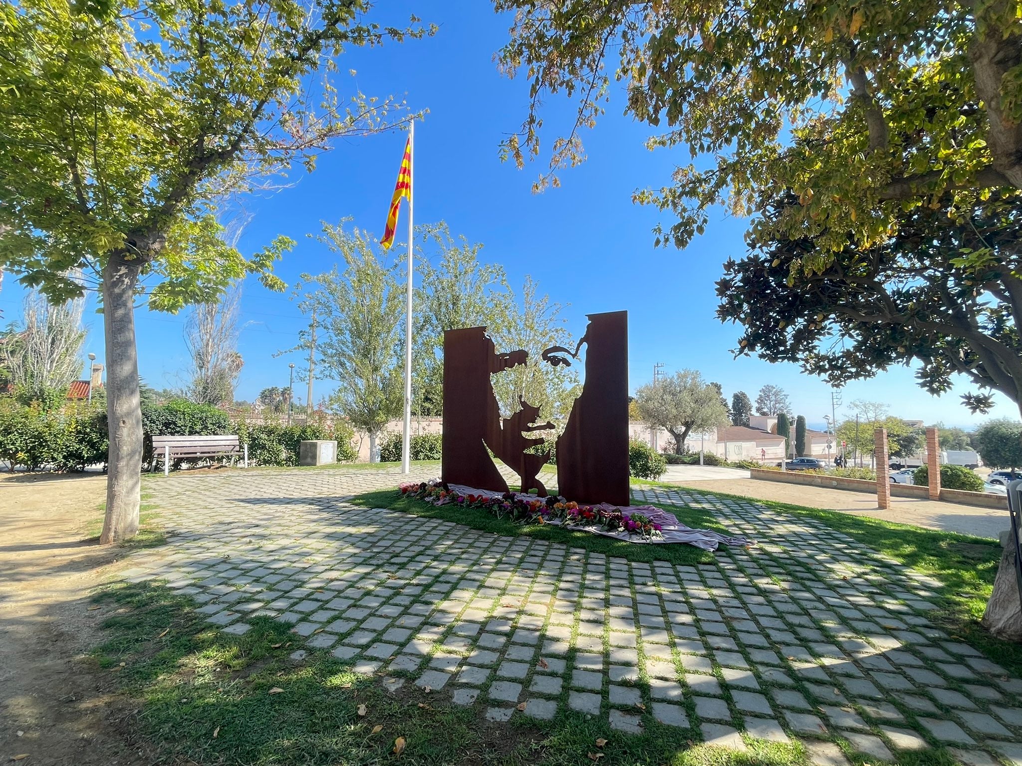 Escultura dedicada a Lluís Companys al Masnou, dissenyada per l'artista alcoià Antoni Miró