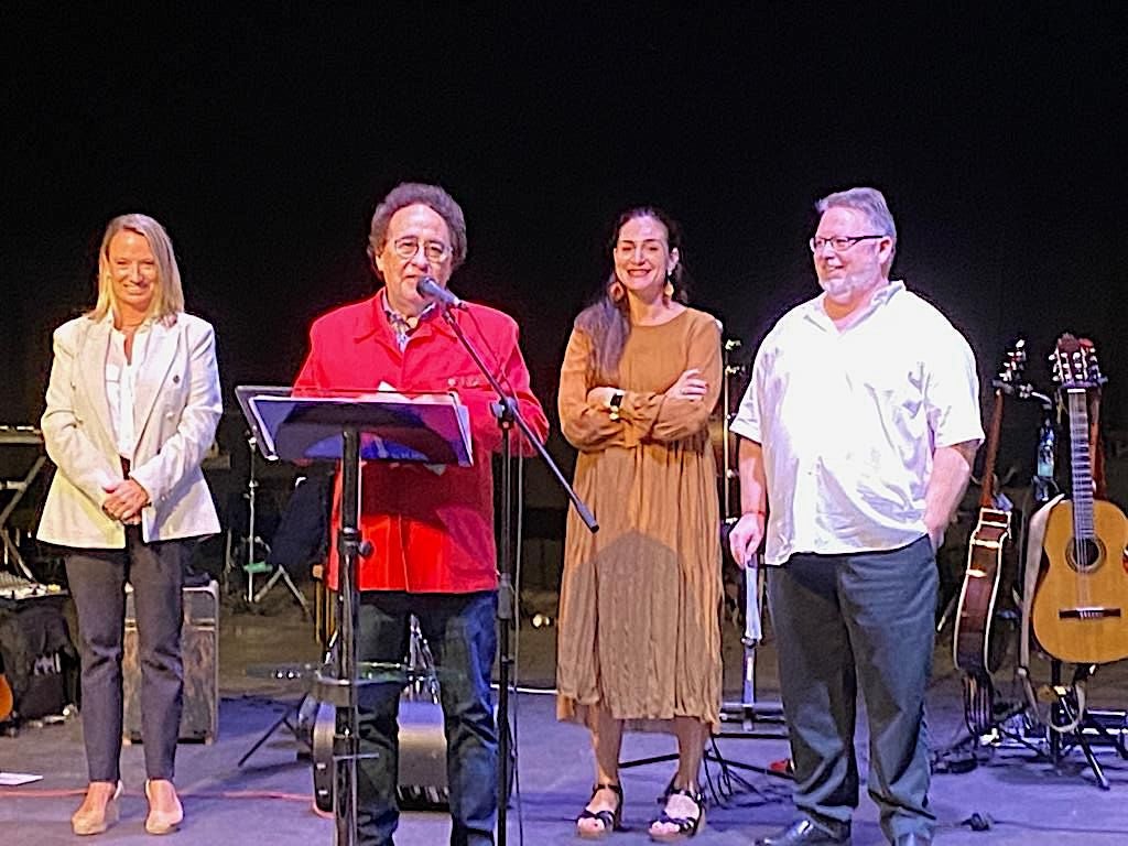 Manel Joan i Arinyó i Joan Carles González, guanyadors dels premis literaris Vila de Puçol