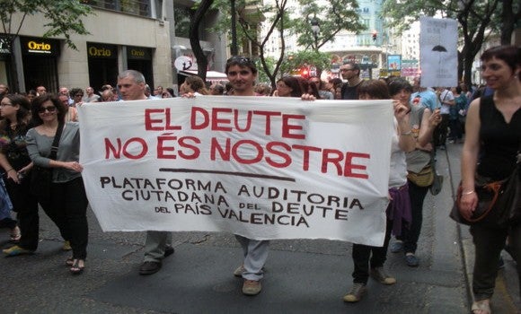 El deute il·legítim d’un país contra les cordes