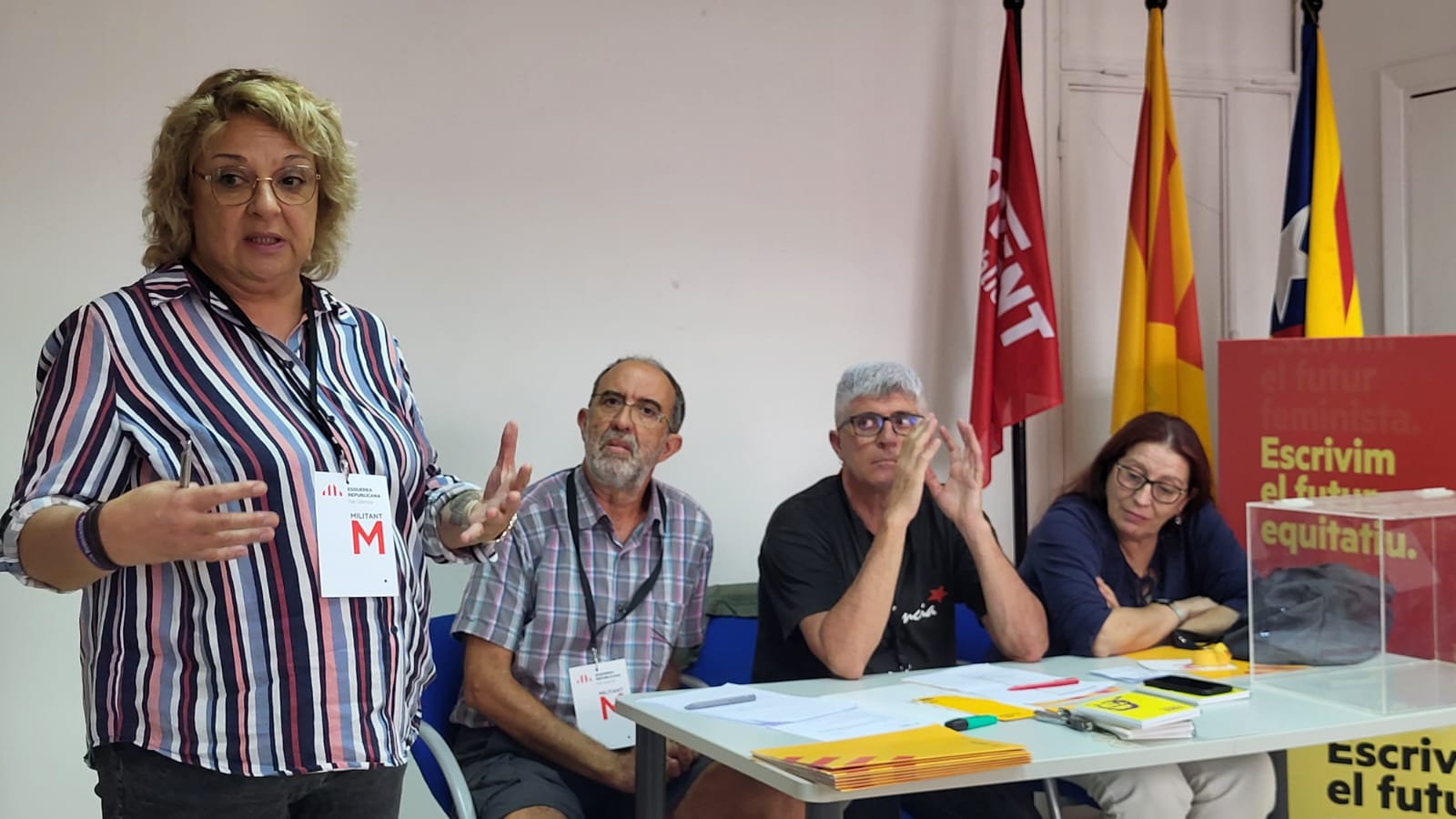 Rosario Polito adreçant-se a l'assemblea d'ERPV de l'Horta