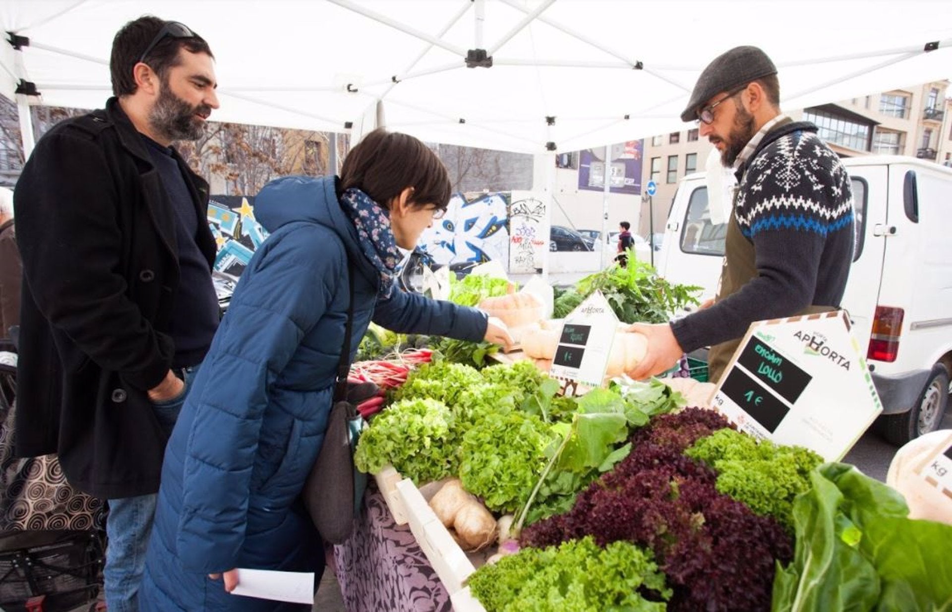 La plaça de la Reina de València acollirà el diumenge un mercat de productes de l’horta amb preus justos