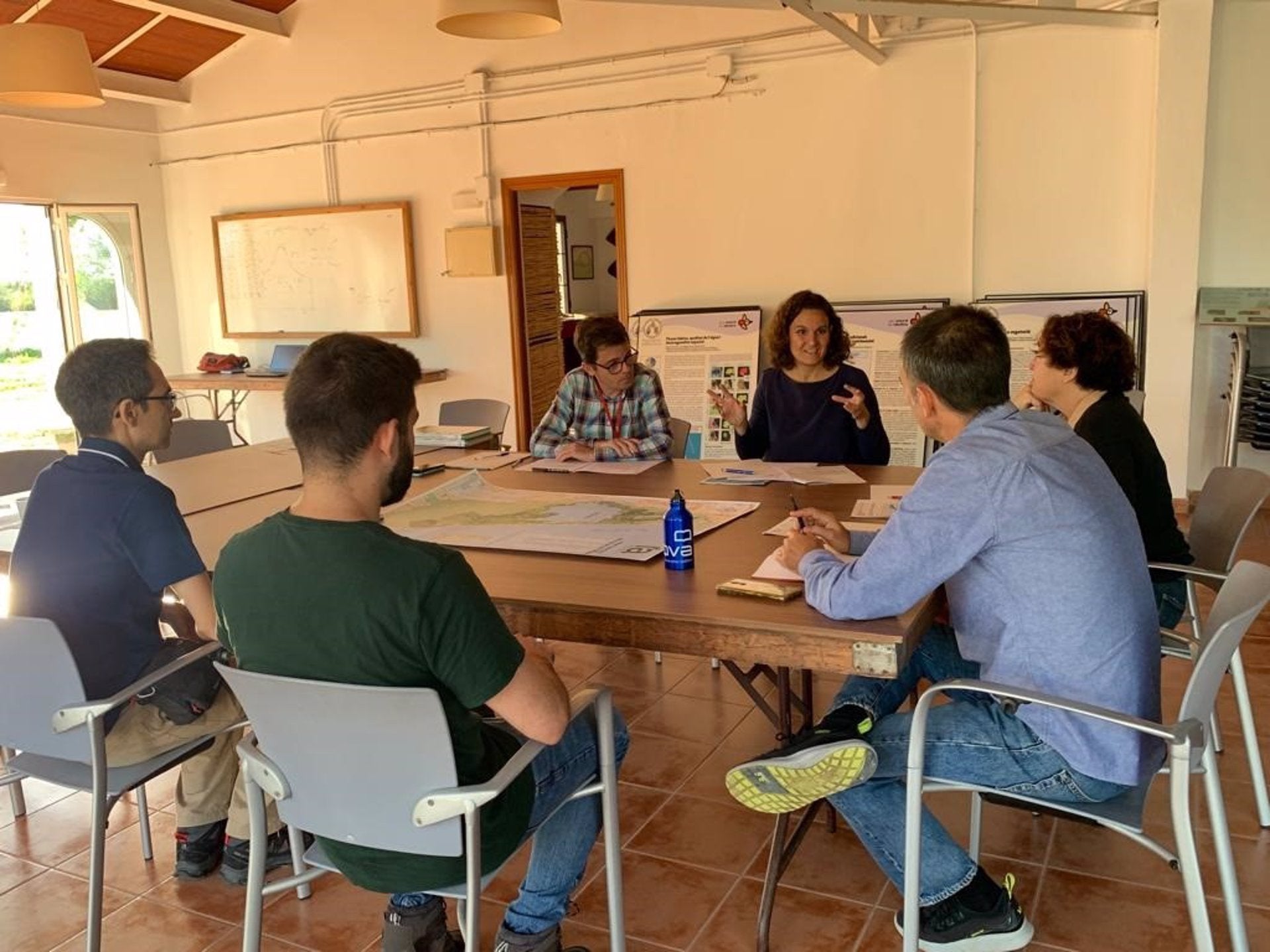 La secretària autonòmica de Transició Ecològica, Paula Tuzón, en una reunió