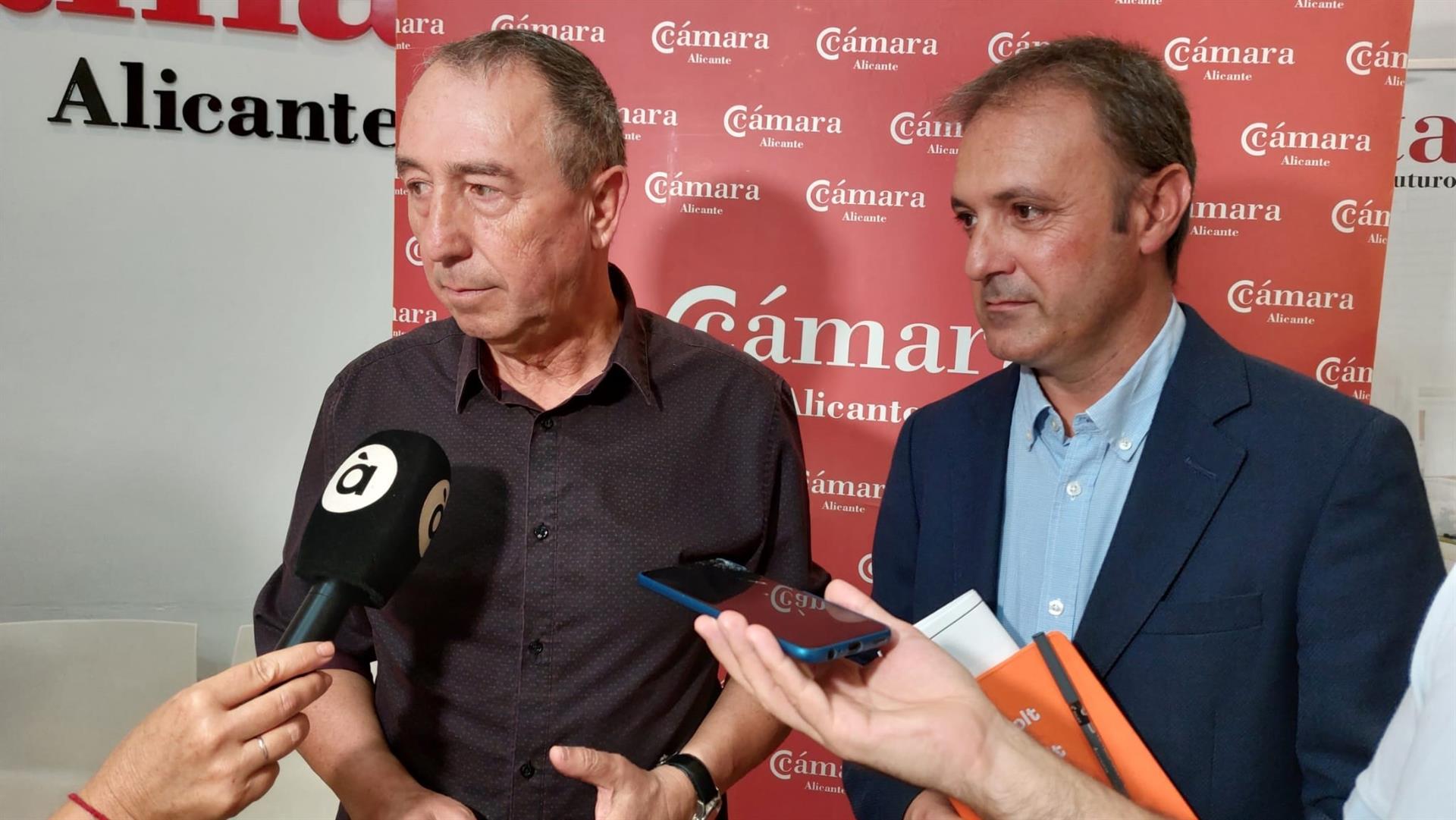 El diputat Joan Baldoví, al costat del regidor d'Alacant, Natxo Bellido