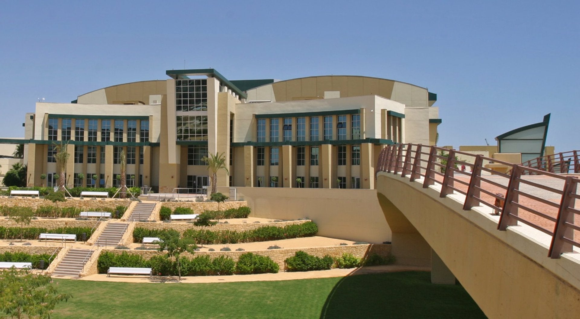 Llum verda a la candidatura d’Alacant com a seu de l’agència estatal d’Intel·ligència Artificial i a la d’Elx per a ser seu de l’Agència Espacial