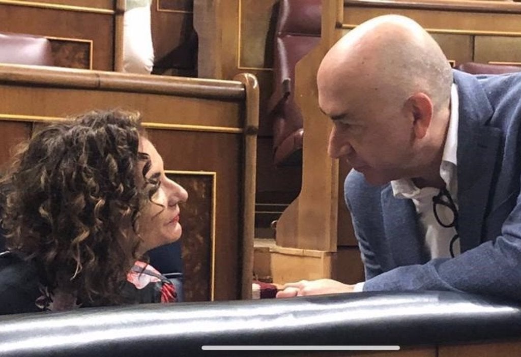 El secretari general del PSPV d'Alacant i diputat al Congrés, Alejandro Soler, i la ministra d'Hisenda, M. Jesús Montero