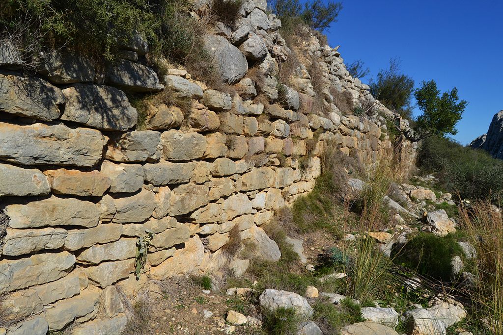 Les muralles de Segària, a Beniarbeig 