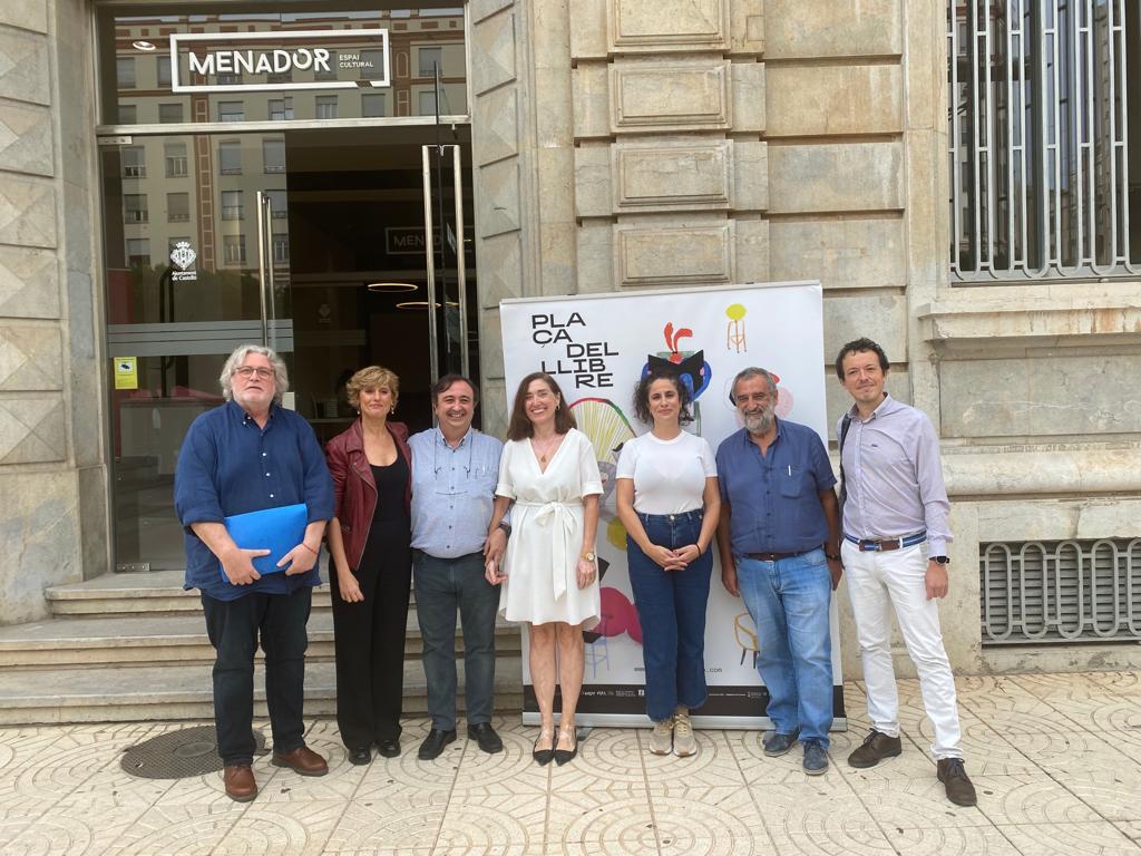 D'esquerra a dreta: Pere Duch, Verónica Ruiz, Rafael Domínguez, Carme Pinyana, Marta Cubedo, Natxo Bades i Frances Mezquita