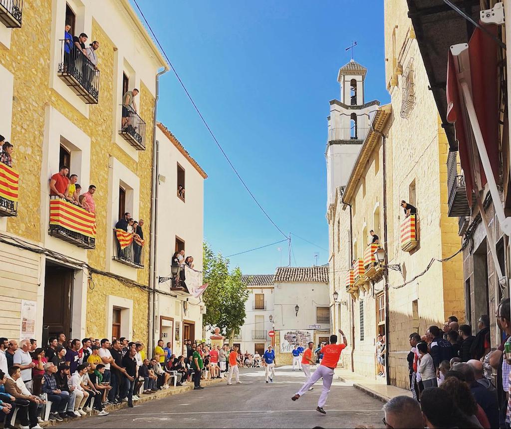 Un moment de la final a la plaça de Sella