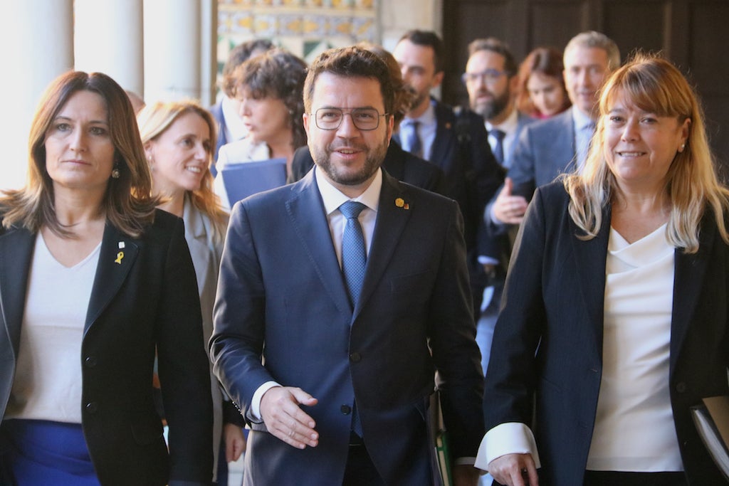 El president del Govern, Pere Aragonès, la consellera de la Presidència, Laura Vilagrà, i la consellera de Cultura, Natàlia Garriga, al Consell Executiu extraordinari sobre el català celebrat a l'Institut d'Estudis Catalans | Miquel Vera | ACN