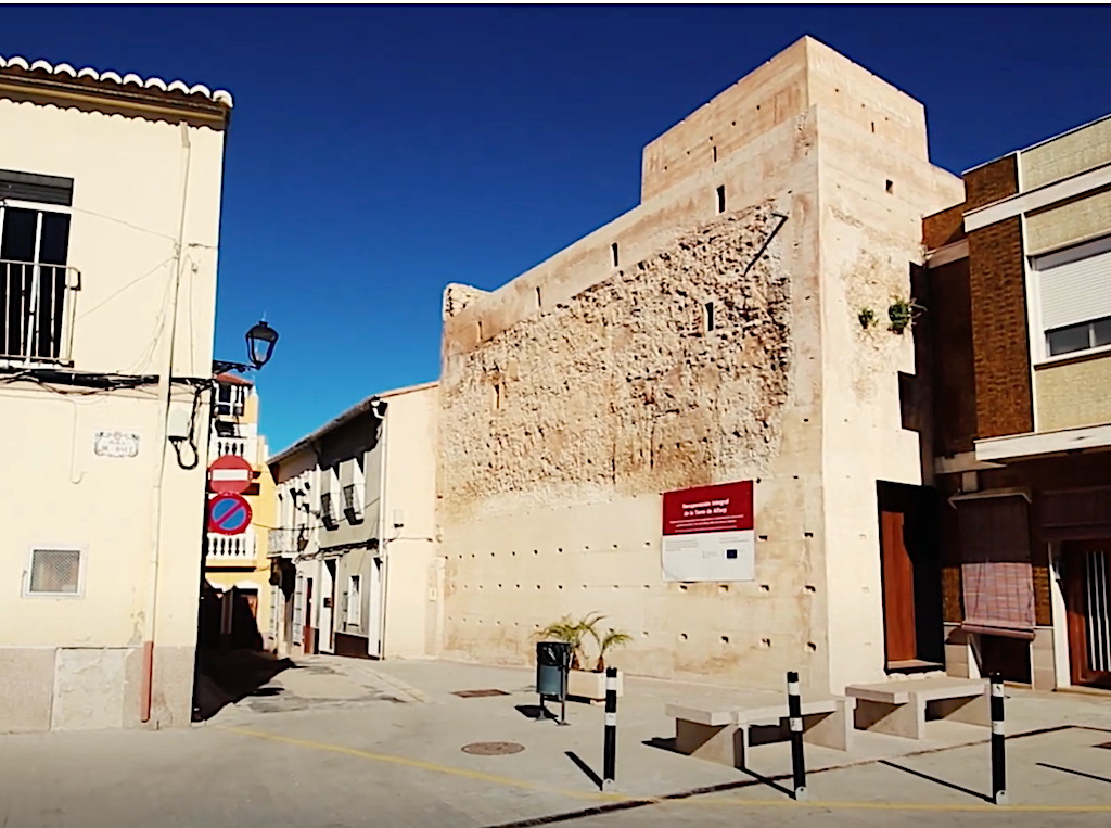 El castell d’Alfarb