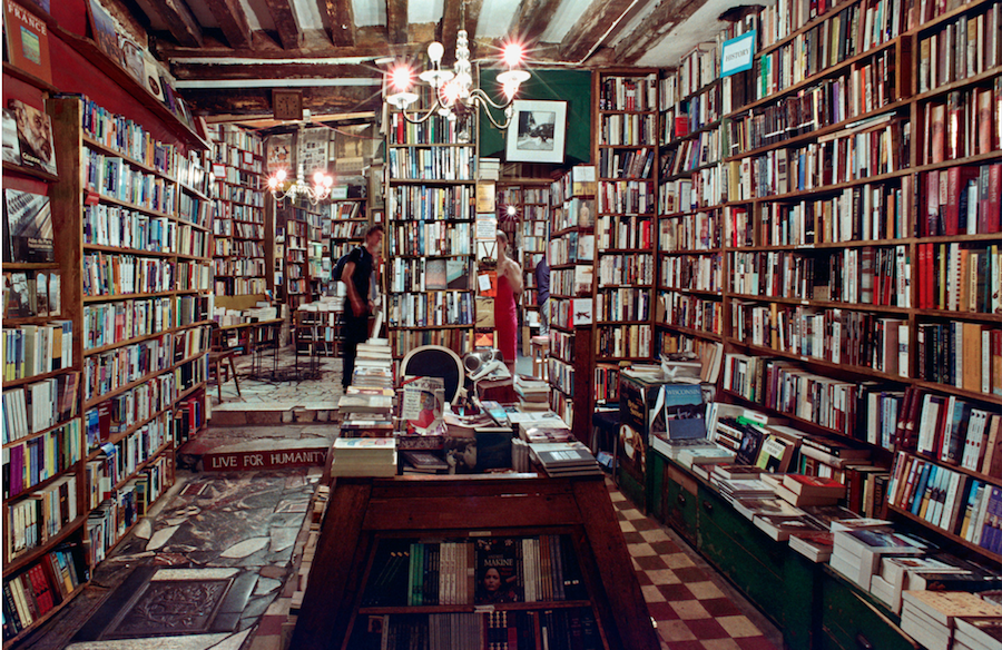 Un escriptor saforenc, un viatge en autobús, poesia i dibuixos… i molt més, a La Veu dels Llibres d’aquesta setmana