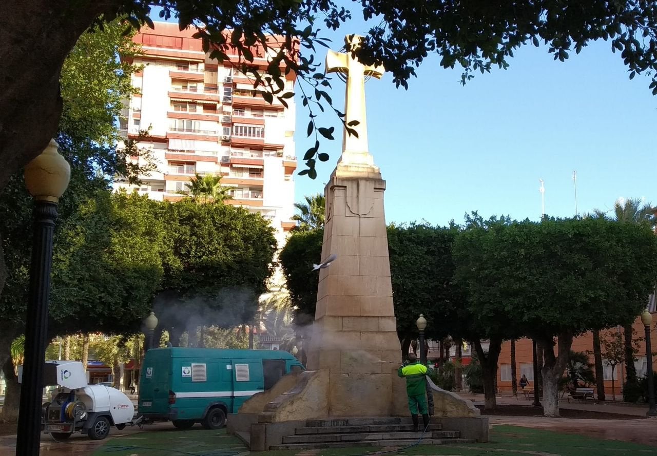 Creu ubicada al passeig de les Germanies d'Elx