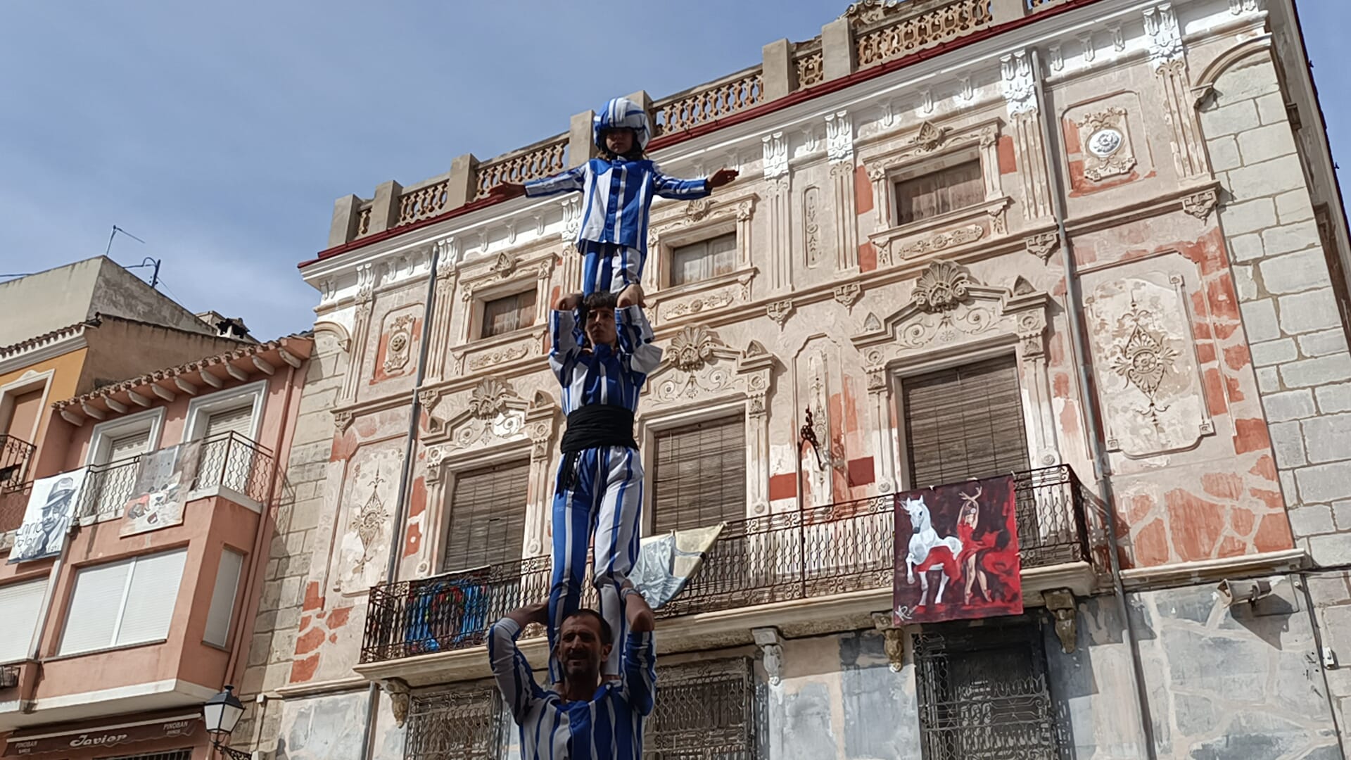 Actuació de la Muixeranga d'Alacant a Castalla (l'Alcoià)