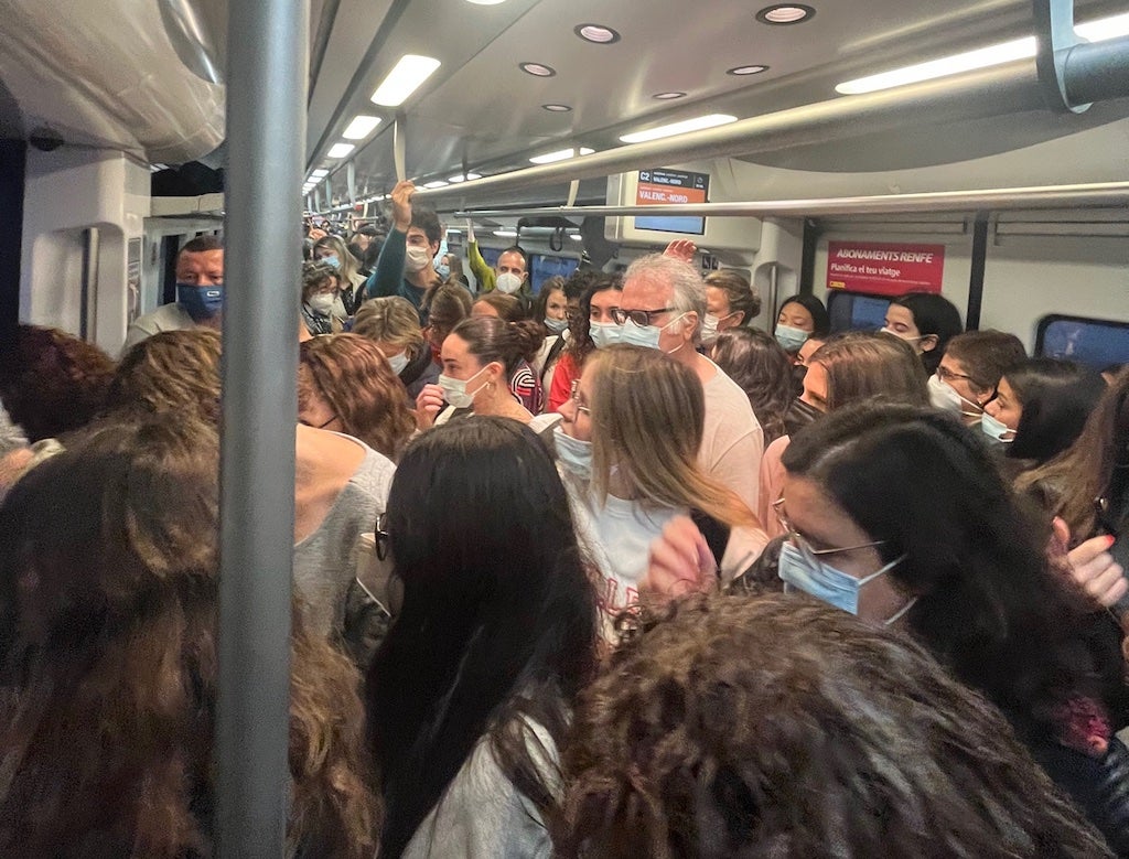 Tren de les 6:50 h, Carcaixent - València | Foto Paula López @plopez9529