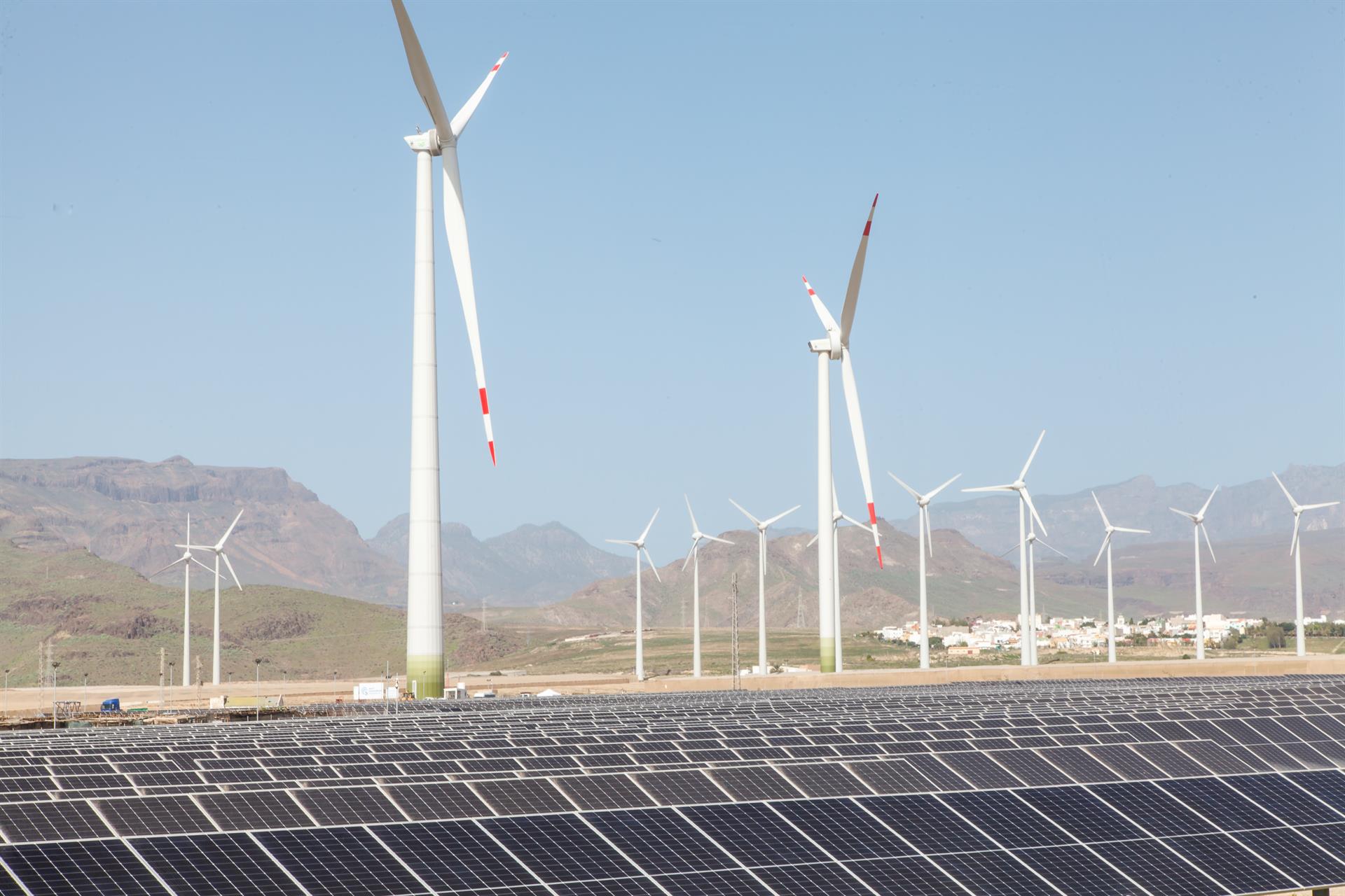 Panells solars i aerogeneradors
