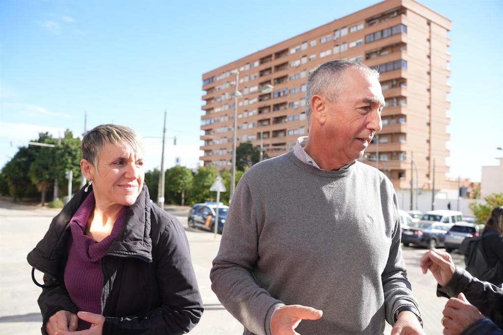 Papi Robles i Joan Baldoví a l'arribada a l'acte de Sumar a València | Jorge Gil | EP