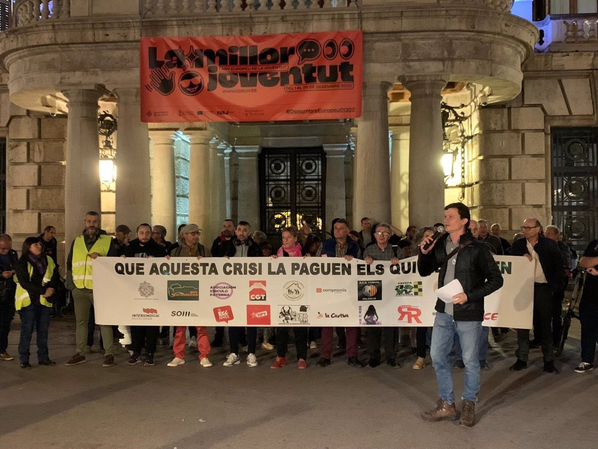 Una manifestació reclama a València que la crisi “la paguen els que més tenen”