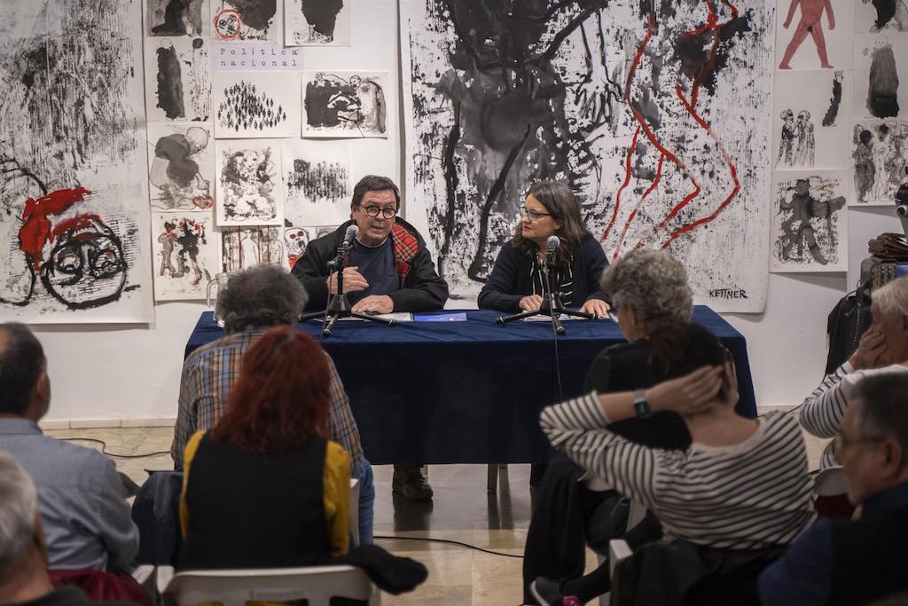Pep Pacheco, de Ca Revolta, i l'exvicepresidenta del Consell, Mónica Oltra, durant el debat | Jorge Gil | EP