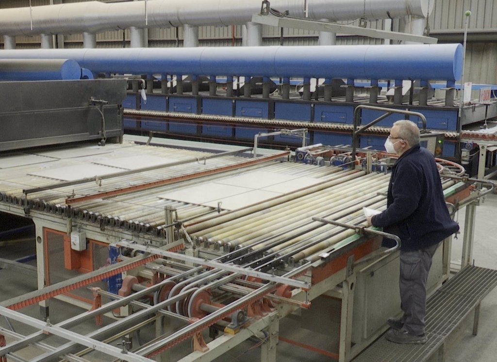 El Botànic amplia en 50 MEUR les ajudes al sector ceràmic 