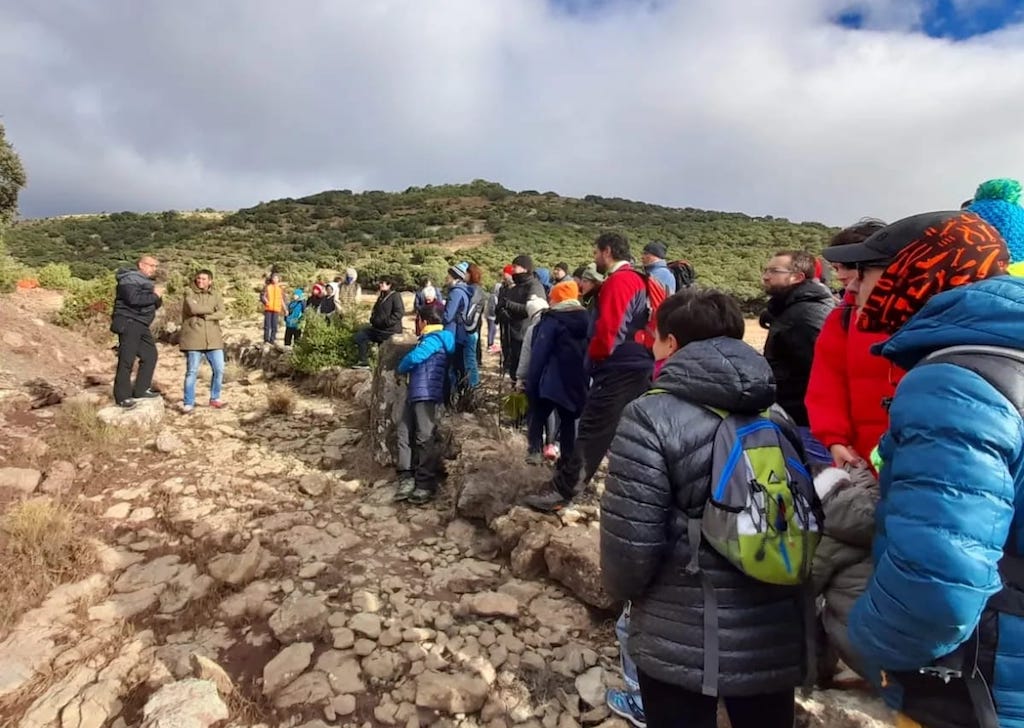 El nou jaciment de petjades de dinosaure de Morella rep la primera visita, amb una elevada participació