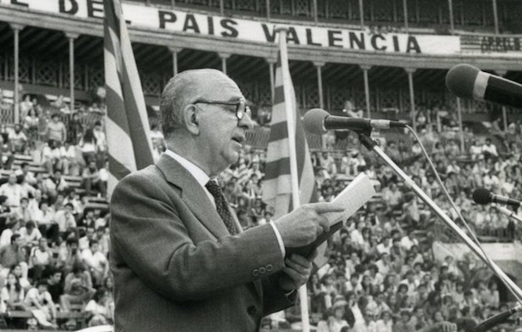 Tal dia com hui del 1978 Manuel Sanchis Guarner va rebre un paquet bomba a la seua casa