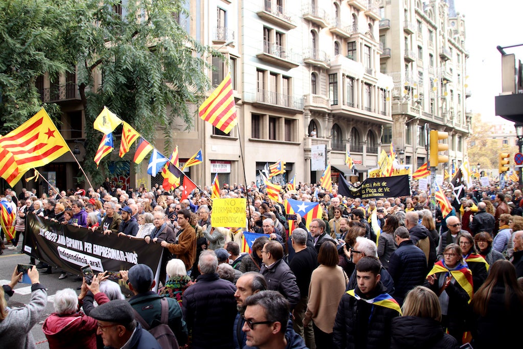 Pla general de la manifestació de l'ANC pujant per Via Laietana | Mariona Puig | ACN