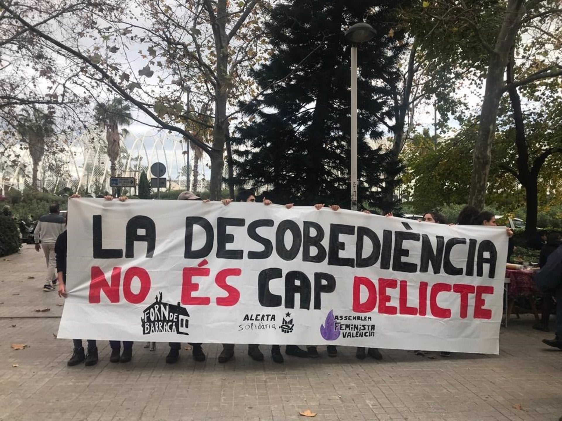 Protesta en solidaritat amb els acusats per impedir la demolició del Forn de Barraca