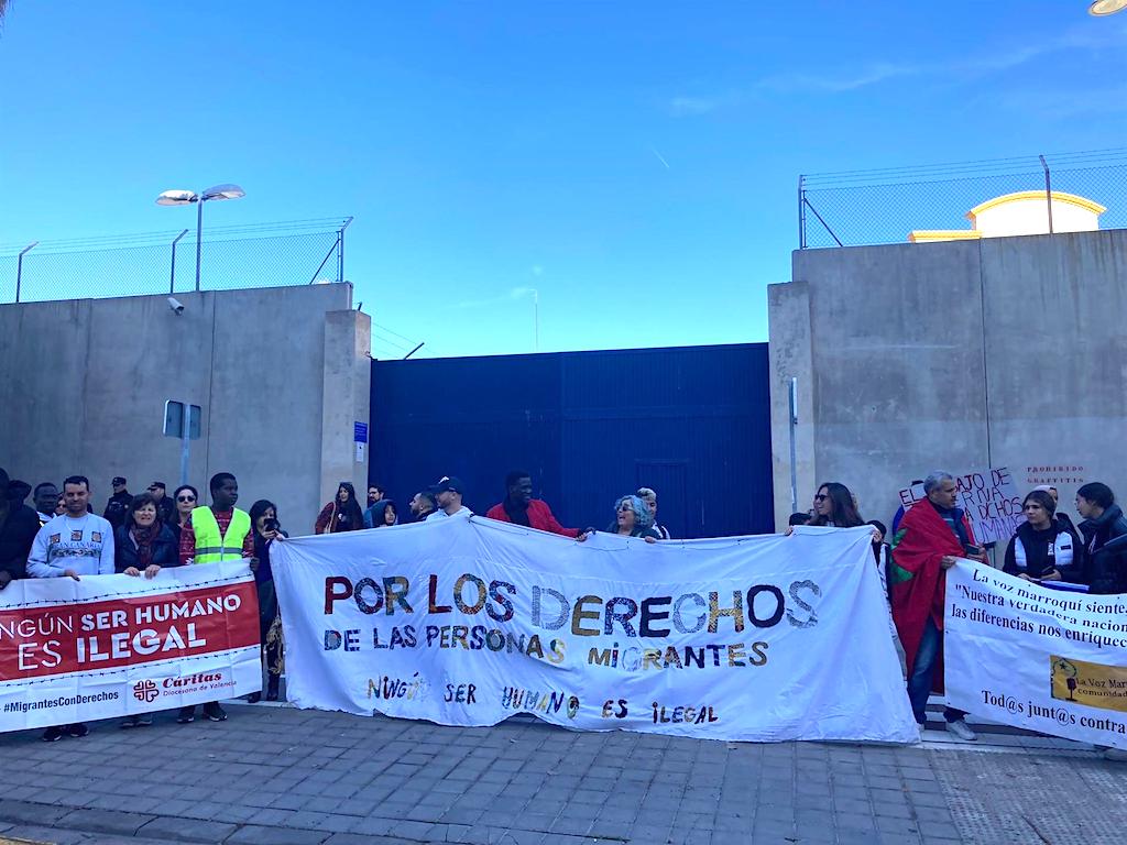 Final de la manifestació a la porta del CIE de Sapadors | EP