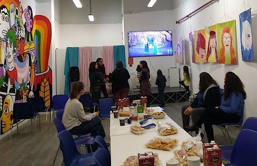 Lambda presenta una guia de recursos didàctics per a treballar la diversitat en família