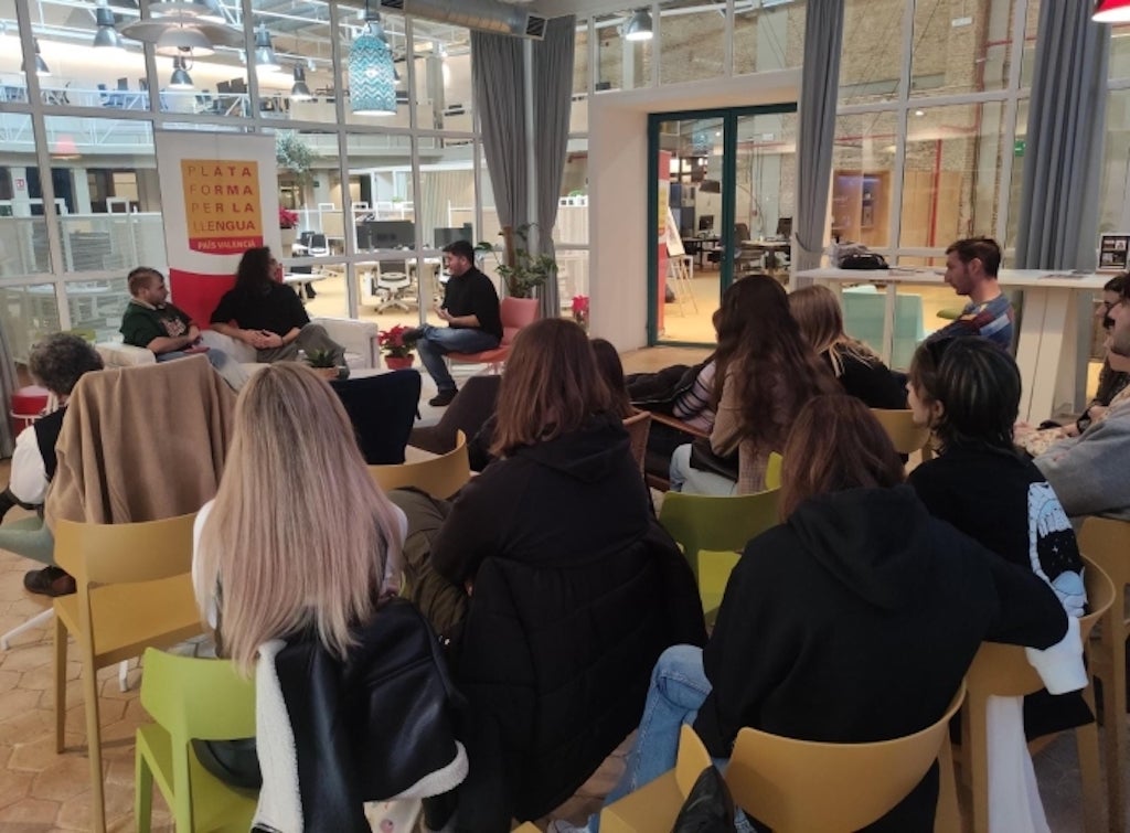 Influenciadors del País Valencià reivindiquen l’ús de la llengua en la I Trobada de tiktokers en valencià