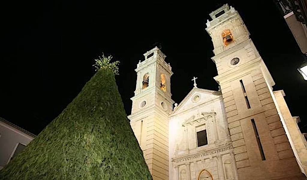 La crema de la Foguera de Canals s’ajorna a causa del vent