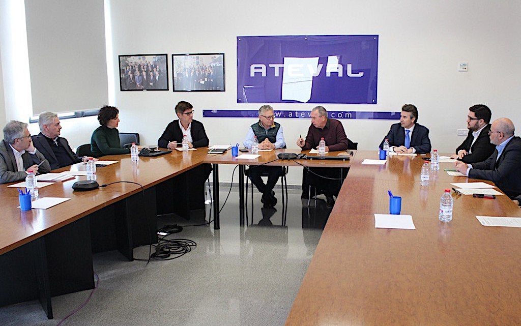 El portaveu de Compromís al Congrés, Joan Baldoví, reunit amb representants del sector tèxtil el mes de desembre passat