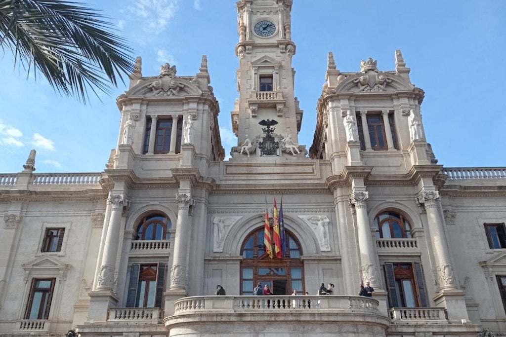 L’Ajuntament de València vol engegar un pla per a garantir la igualtat lingüística del valencià